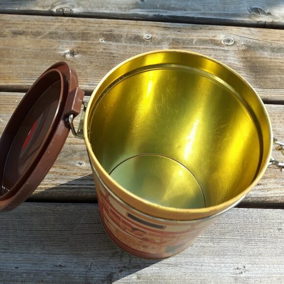 Tim Hortons Canister Gathering Place - Picture 5 of 6